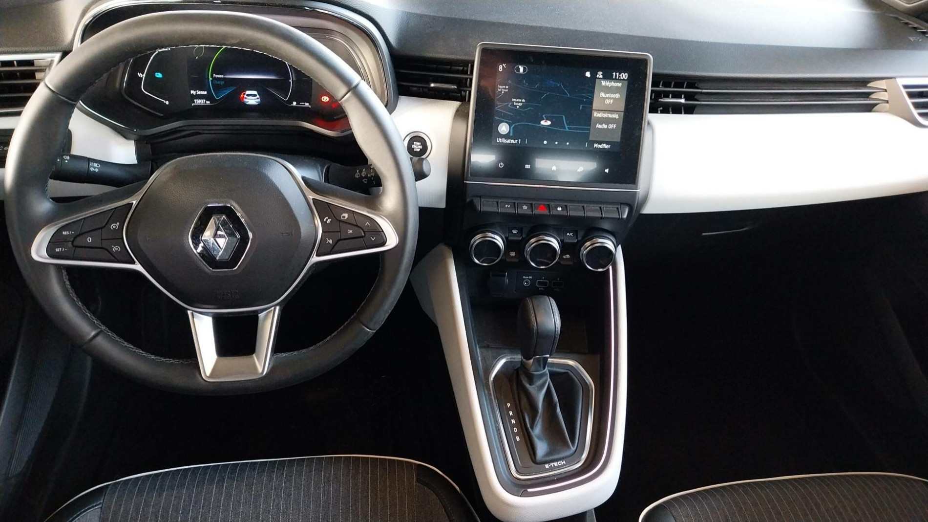 Vente en ligne Renault Clio 5 Clio E-Tech 140 - 21N au prix de 18 590 €