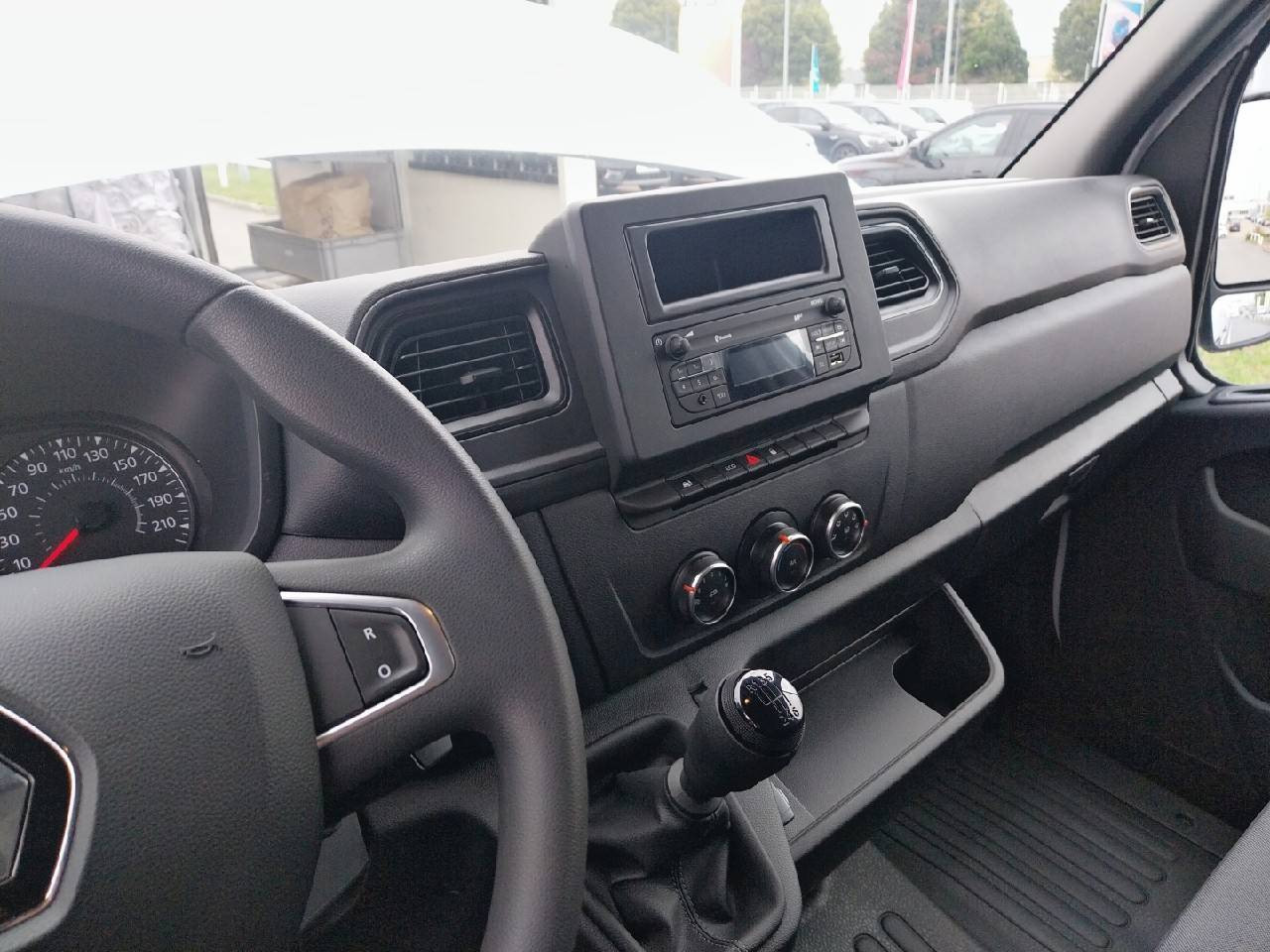 Vente en ligne Renault Master Fourgon MASTER FGN TRAC F3300 L2H2 BLUE DCI 135 au prix de 27 990 €