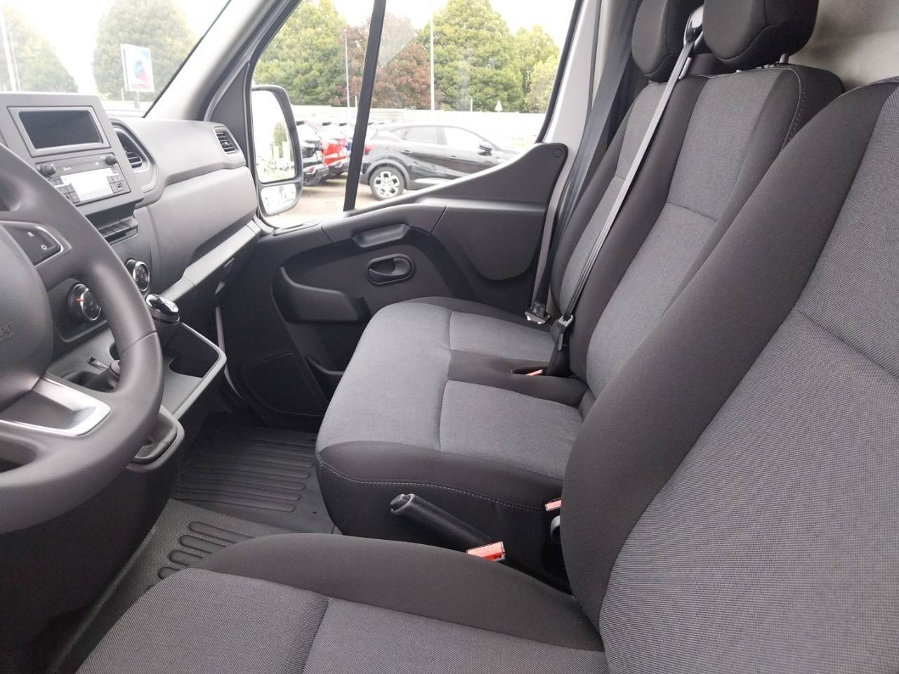 Vente en ligne Renault Master Fourgon MASTER FGN TRAC F3300 L2H2 BLUE DCI 135 au prix de 27 990 €