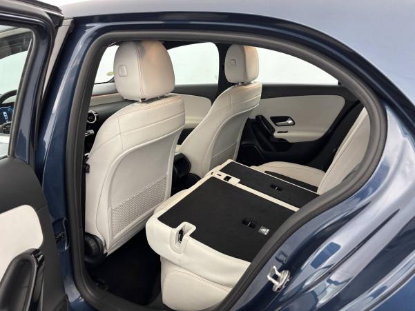 Vente en ligne Mercedes Classe A  180 d 7G-DCT au prix de 22 990 €