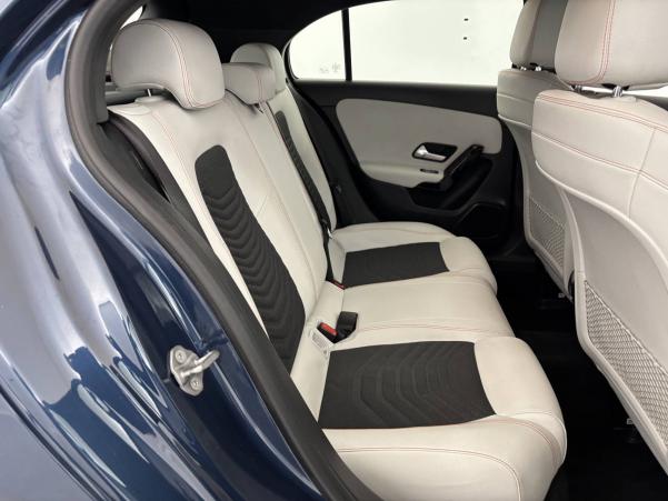 Vente en ligne Mercedes Classe A  180 d 7G-DCT au prix de 22 990 €