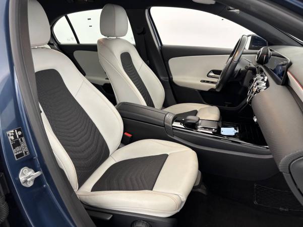 Vente en ligne Mercedes Classe A  180 d 7G-DCT au prix de 22 990 €