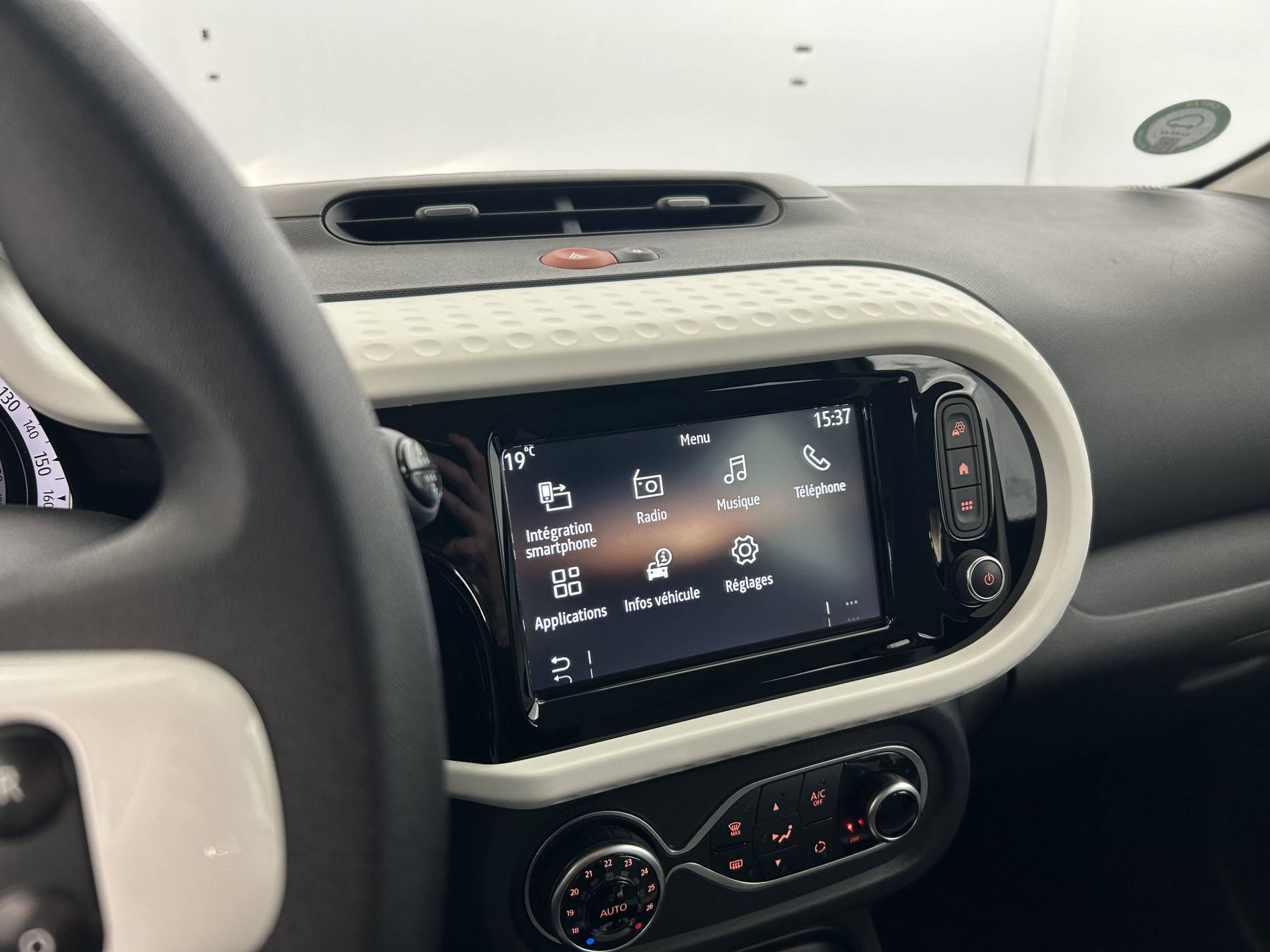 Vente en ligne Renault Twingo Electrique Twingo III E-Tech au prix de 11 990 €