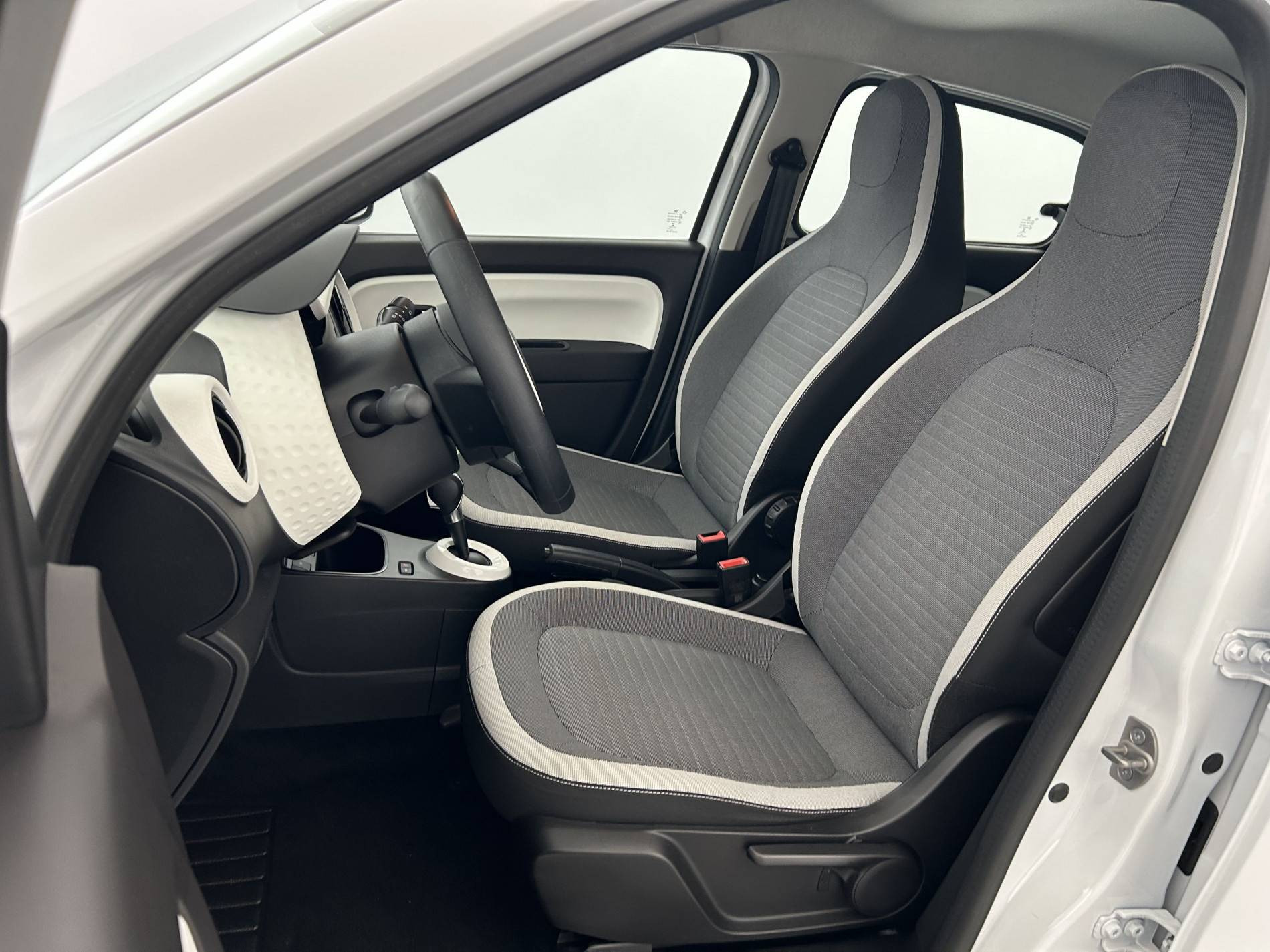 Vente en ligne Renault Twingo Electrique Twingo III E-Tech au prix de 11 990 €