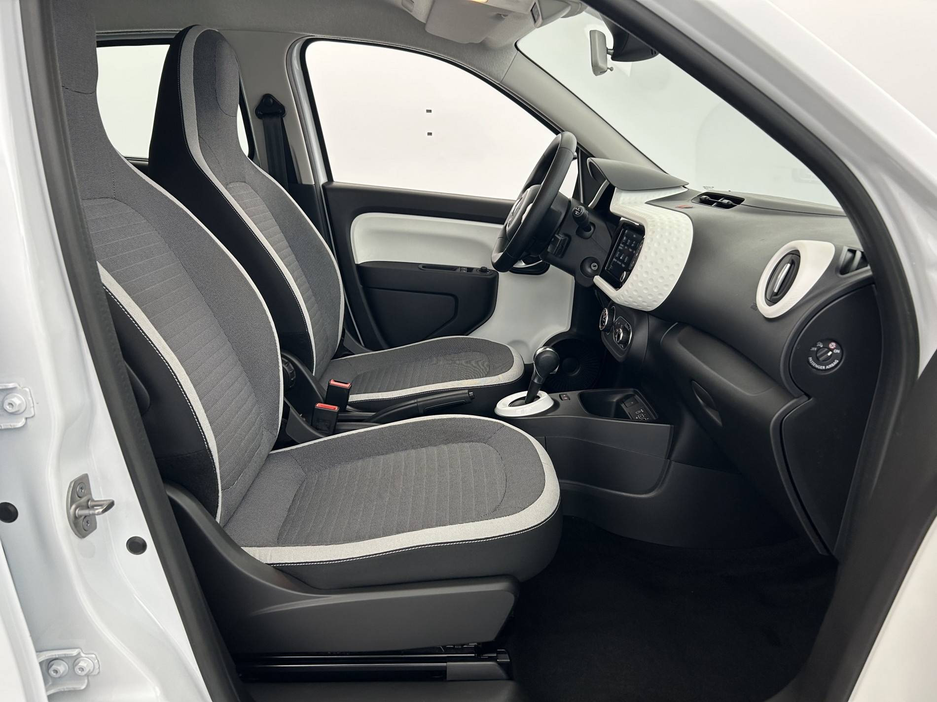 Vente en ligne Renault Twingo Electrique Twingo III E-Tech au prix de 11 990 €