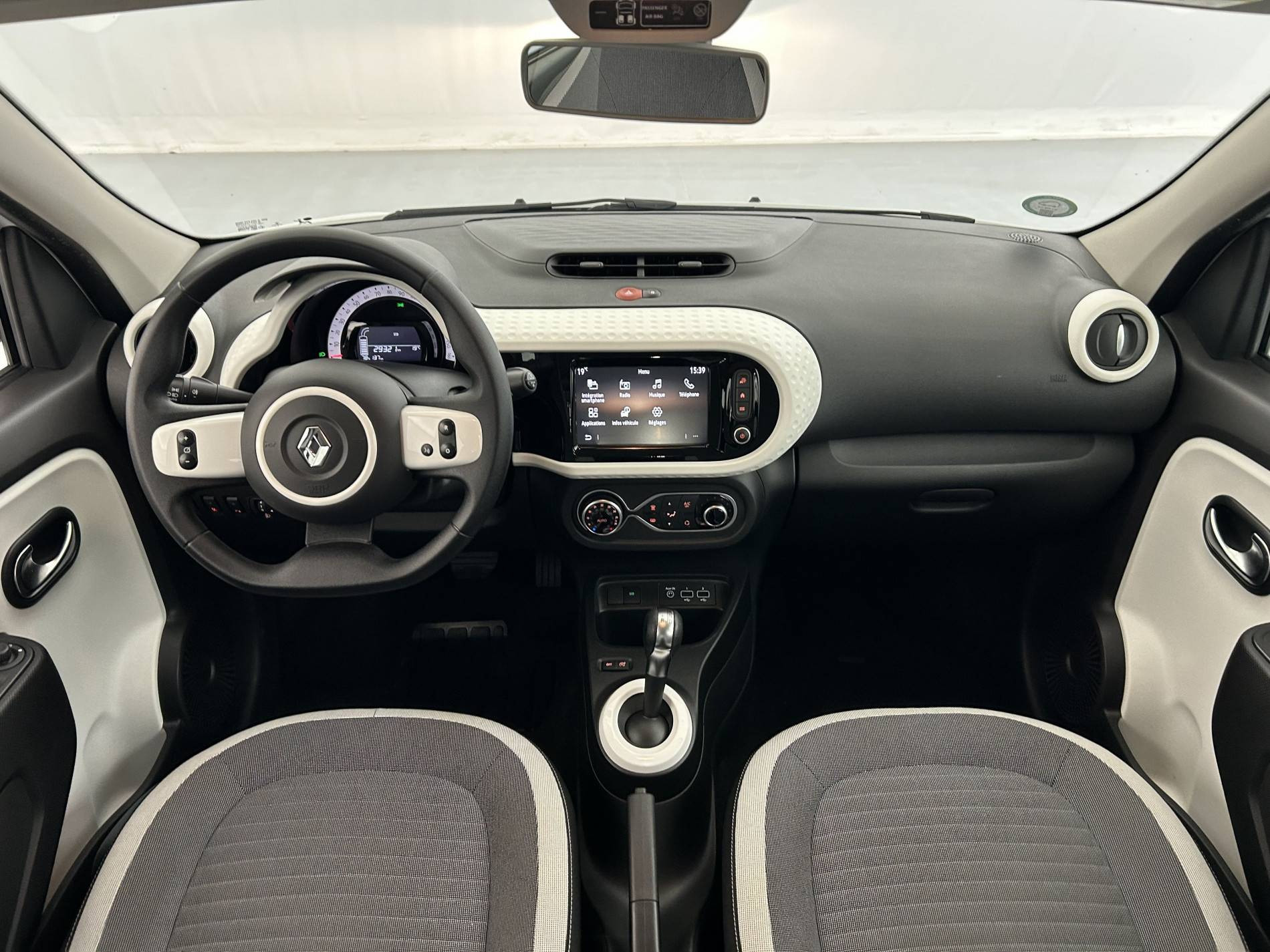 Vente en ligne Renault Twingo Electrique Twingo III E-Tech au prix de 11 990 €