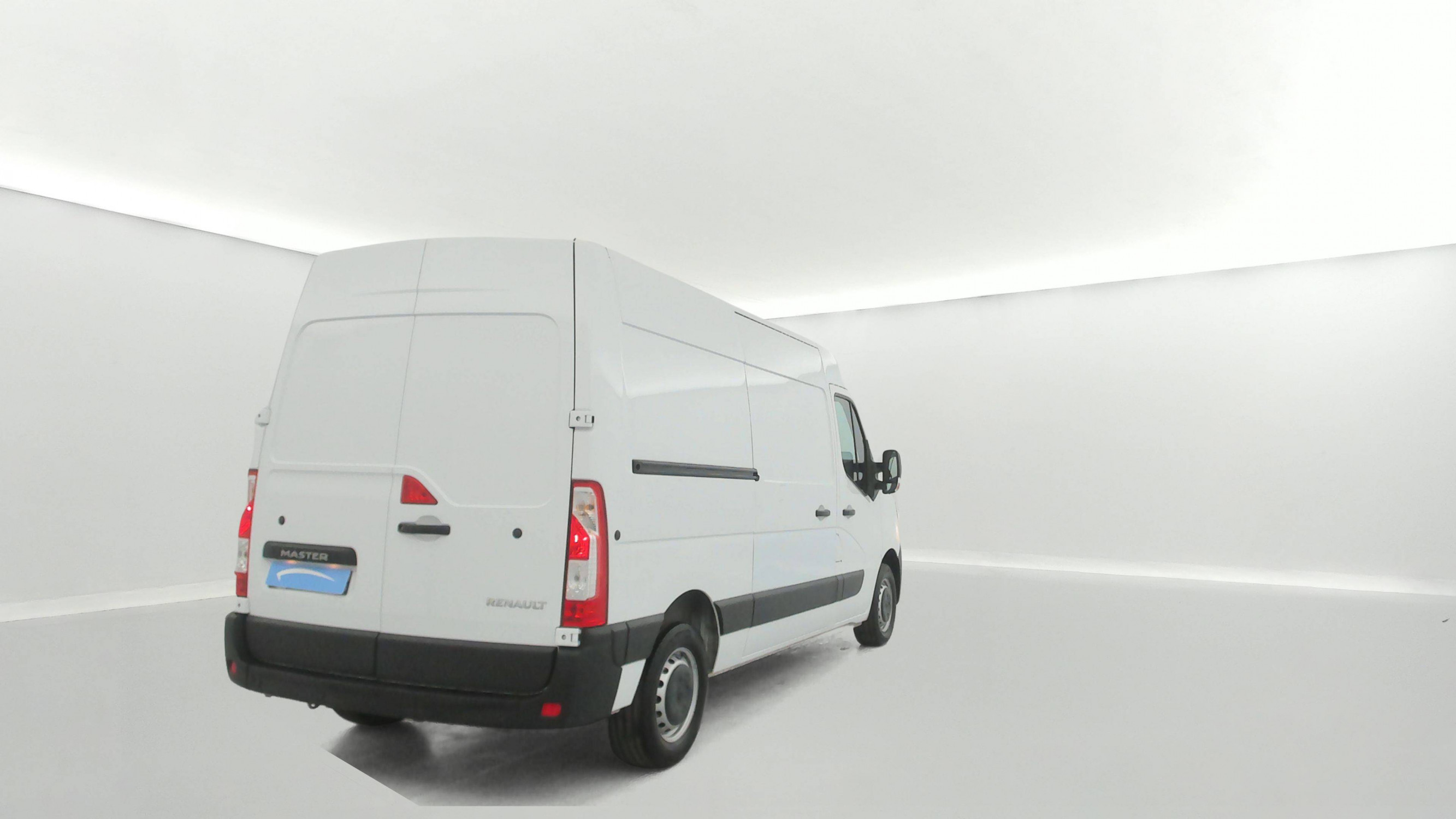 Vente en ligne Renault Master Fourgon MASTER FGN TRAC F3500 L2H2 BLUE DCI 135 au prix de 25 990 €