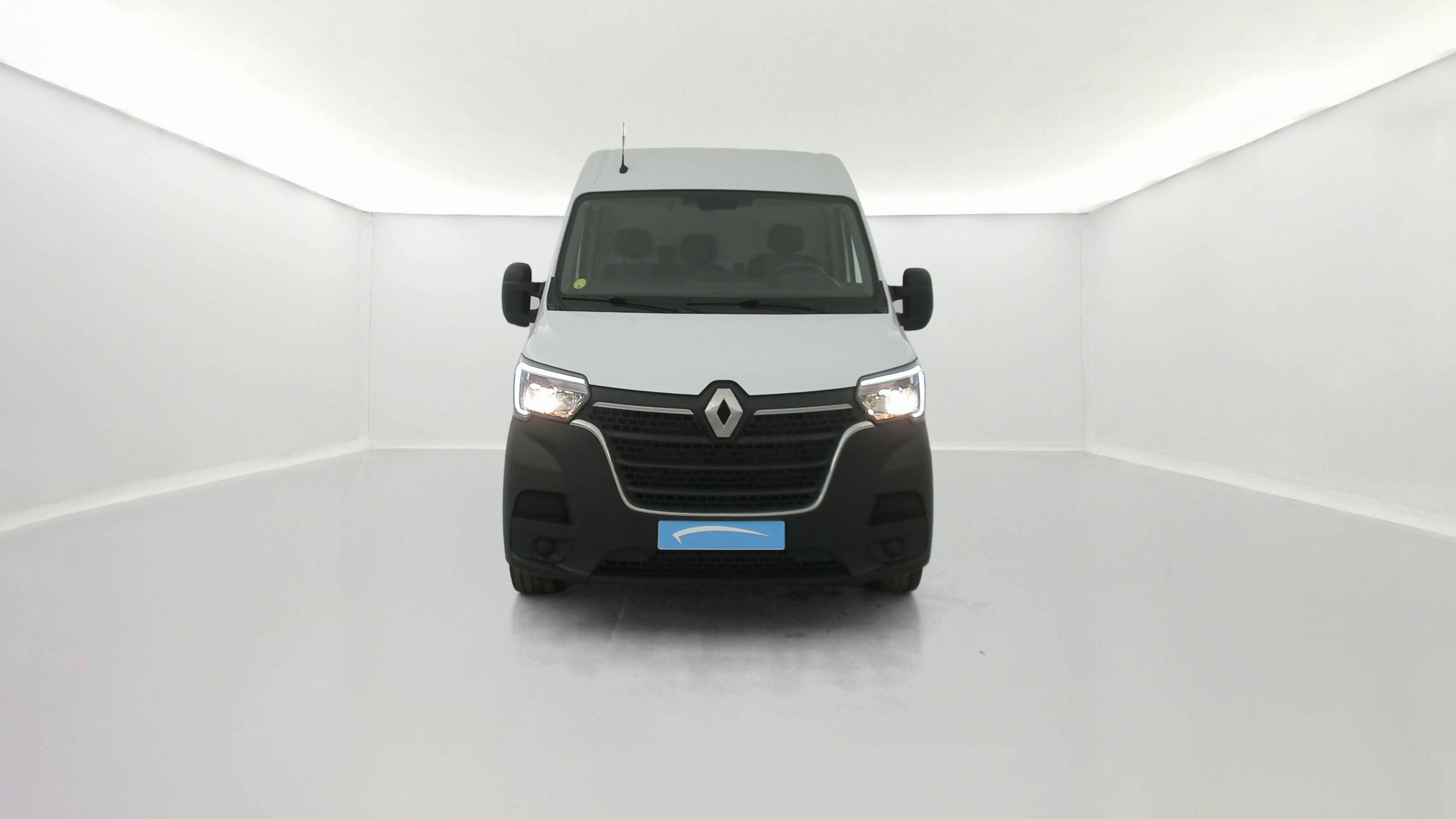 Vente en ligne Renault Master Fourgon MASTER FGN TRAC F3500 L2H2 BLUE DCI 135 au prix de 25 990 €