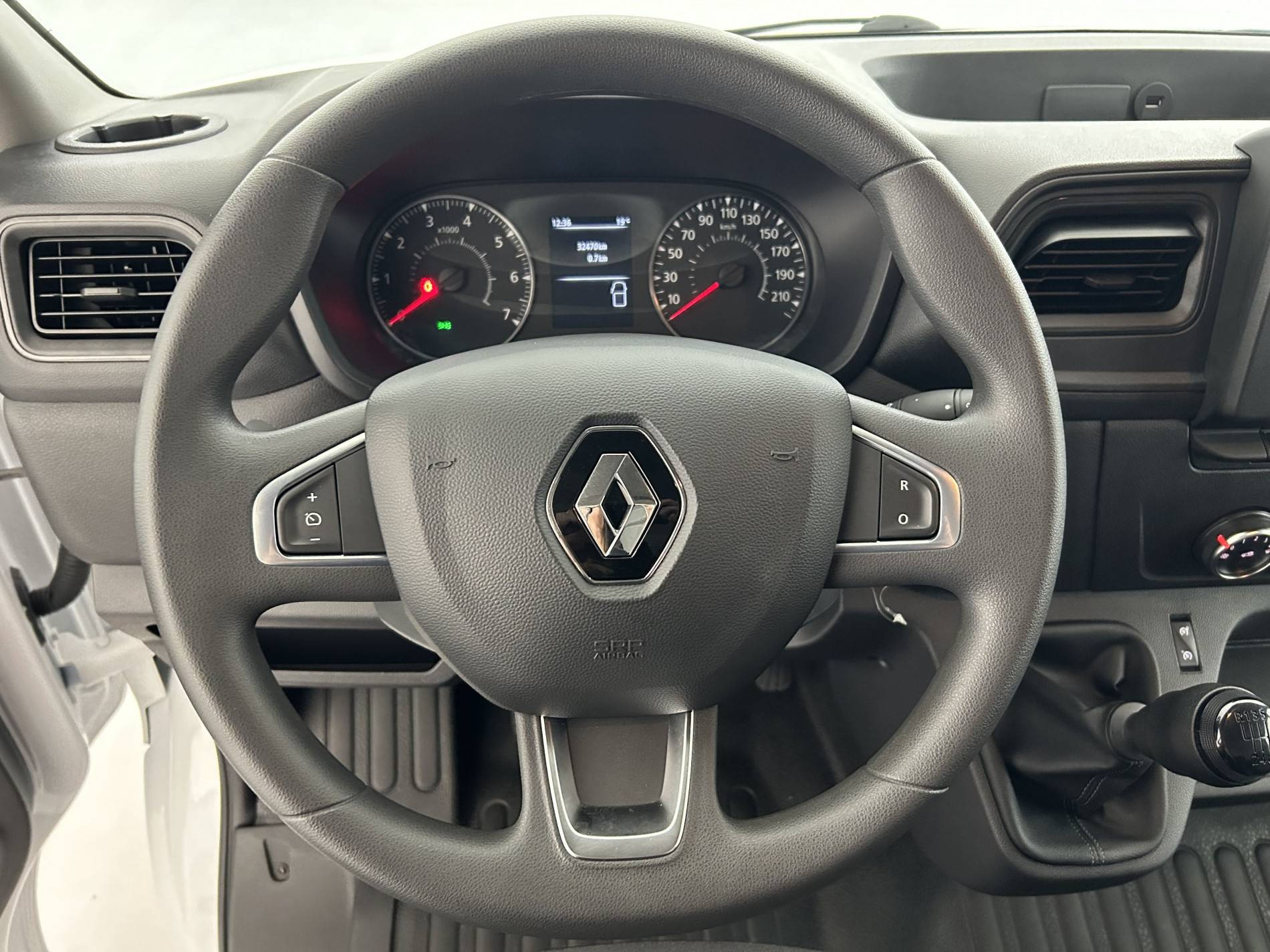 Vente en ligne Renault Master Fourgon MASTER FGN TRAC F3500 L2H2 BLUE DCI 135 au prix de 25 990 €