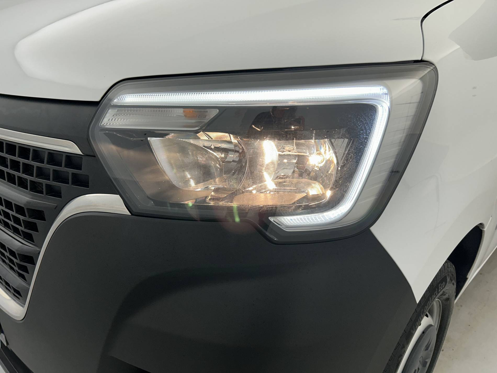 Vente en ligne Renault Master Fourgon MASTER FGN TRAC F3500 L2H2 BLUE DCI 135 au prix de 25 990 €