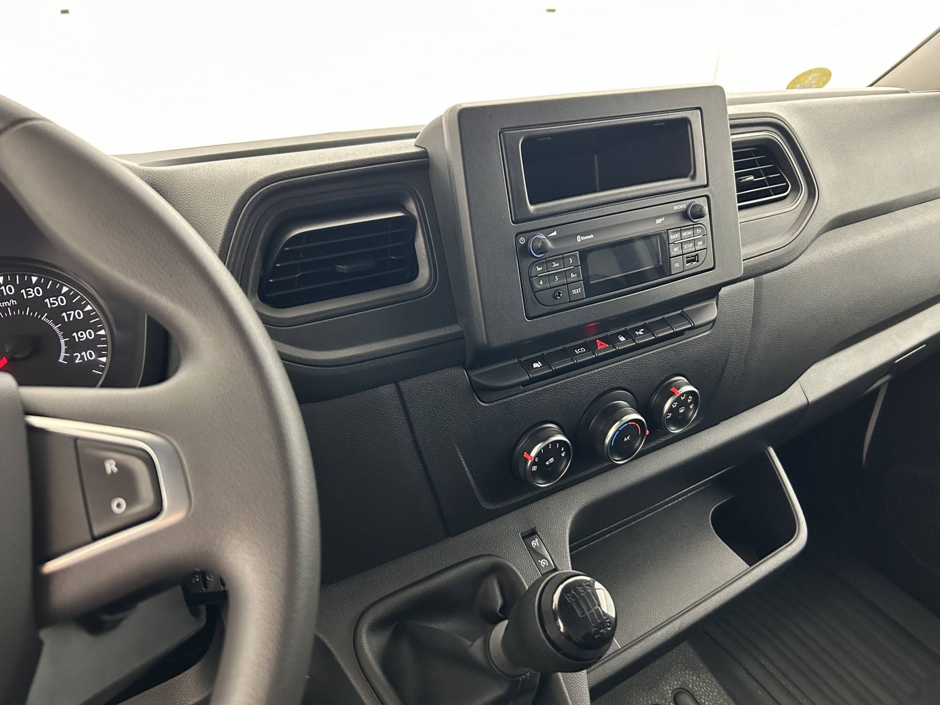 Vente en ligne Renault Master Fourgon MASTER FGN TRAC F3500 L2H2 BLUE DCI 135 au prix de 25 990 €