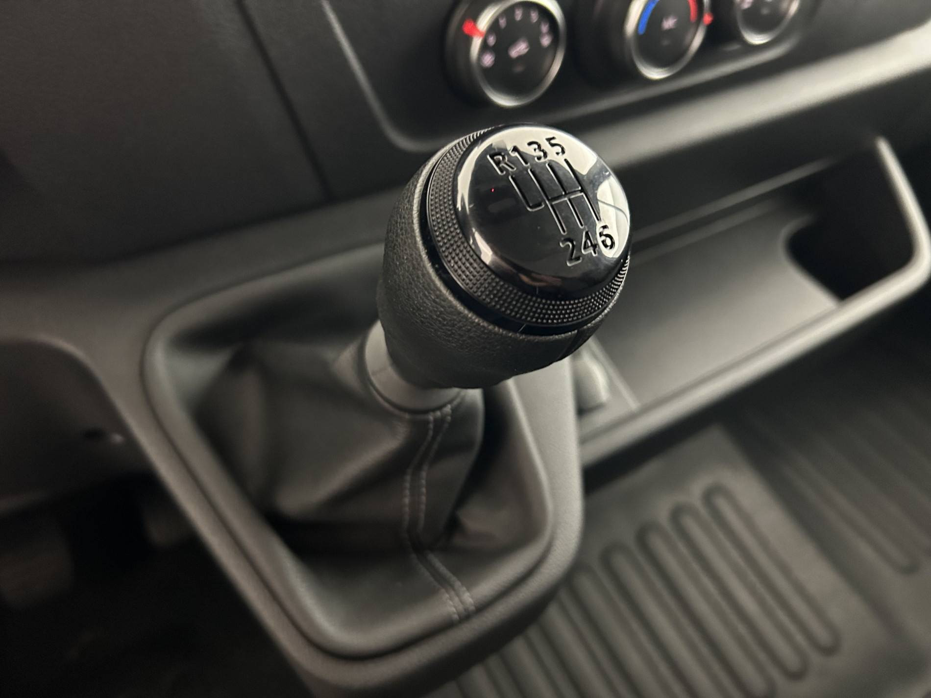 Vente en ligne Renault Master Fourgon MASTER FGN TRAC F3500 L2H2 BLUE DCI 135 au prix de 25 990 €