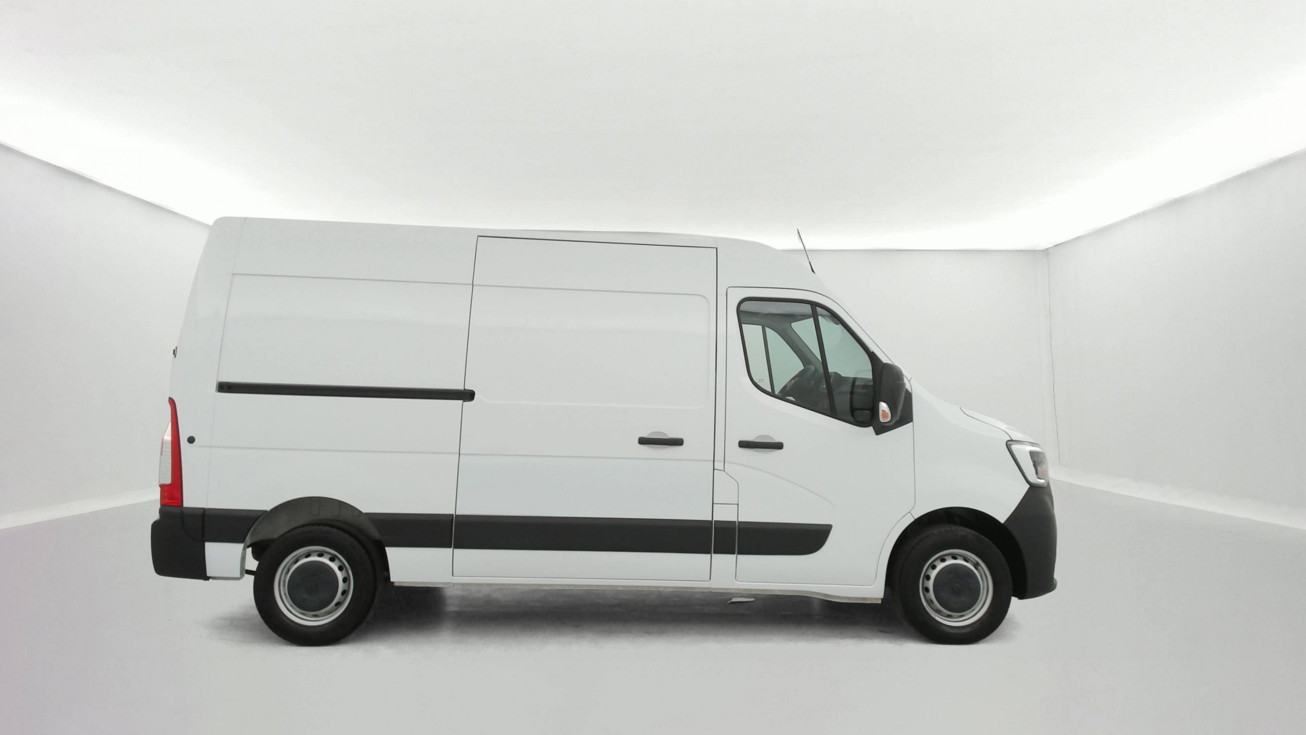 Vente en ligne Renault Master Fourgon MASTER FGN TRAC F3500 L2H2 BLUE DCI 135 au prix de 25 990 €