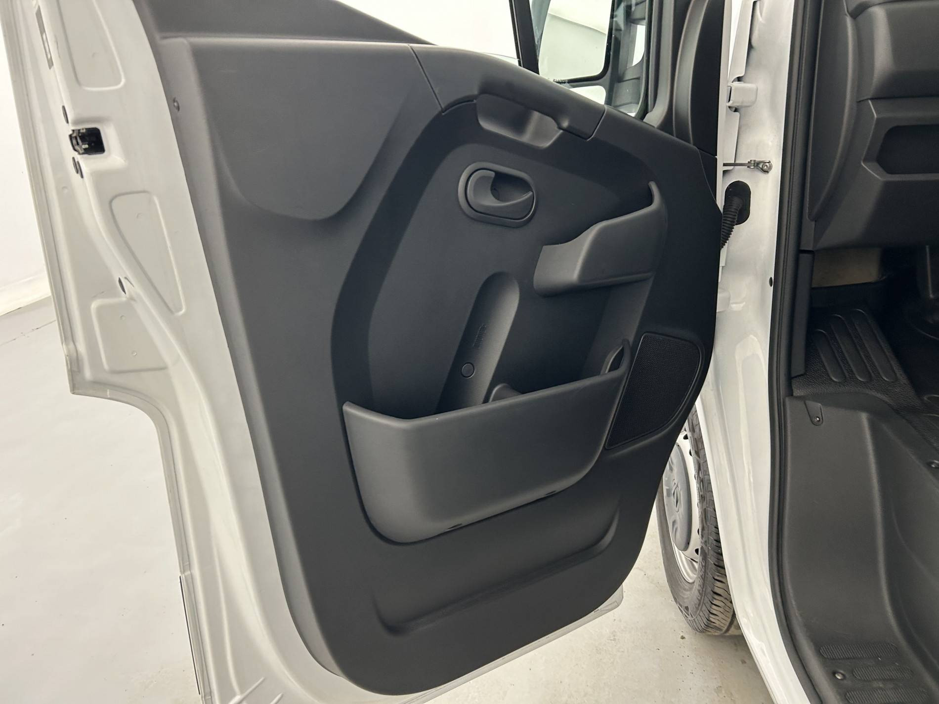 Vente en ligne Renault Master Fourgon MASTER FGN TRAC F3500 L2H2 BLUE DCI 135 au prix de 25 990 €