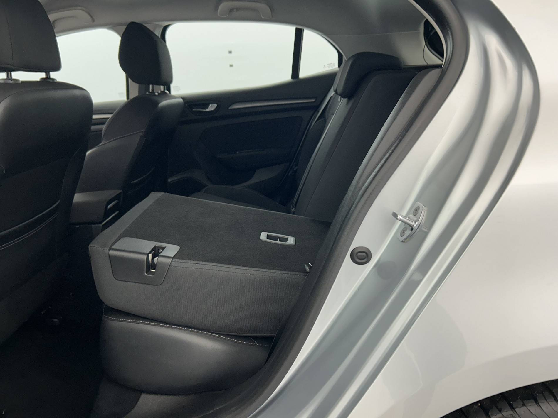 Vente en ligne Renault Megane 4 Mégane IV Berline Blue dCi 115 - 21B au prix de 16 990 €