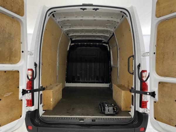 Vente en ligne Renault Master 3 Fourgon MASTER FGN TRAC F3500 L2H2 DCI 135 au prix de 19 990 €