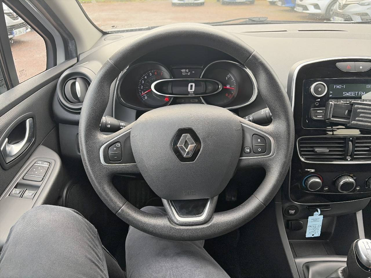 Vente en ligne Renault Clio 4 Clio 1.2 16V 75 au prix de 9 990 €