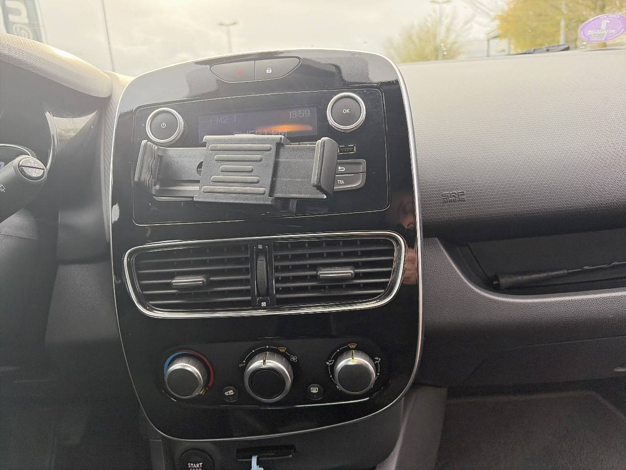 Vente en ligne Renault Clio 4 Clio 1.2 16V 75 au prix de 9 990 €