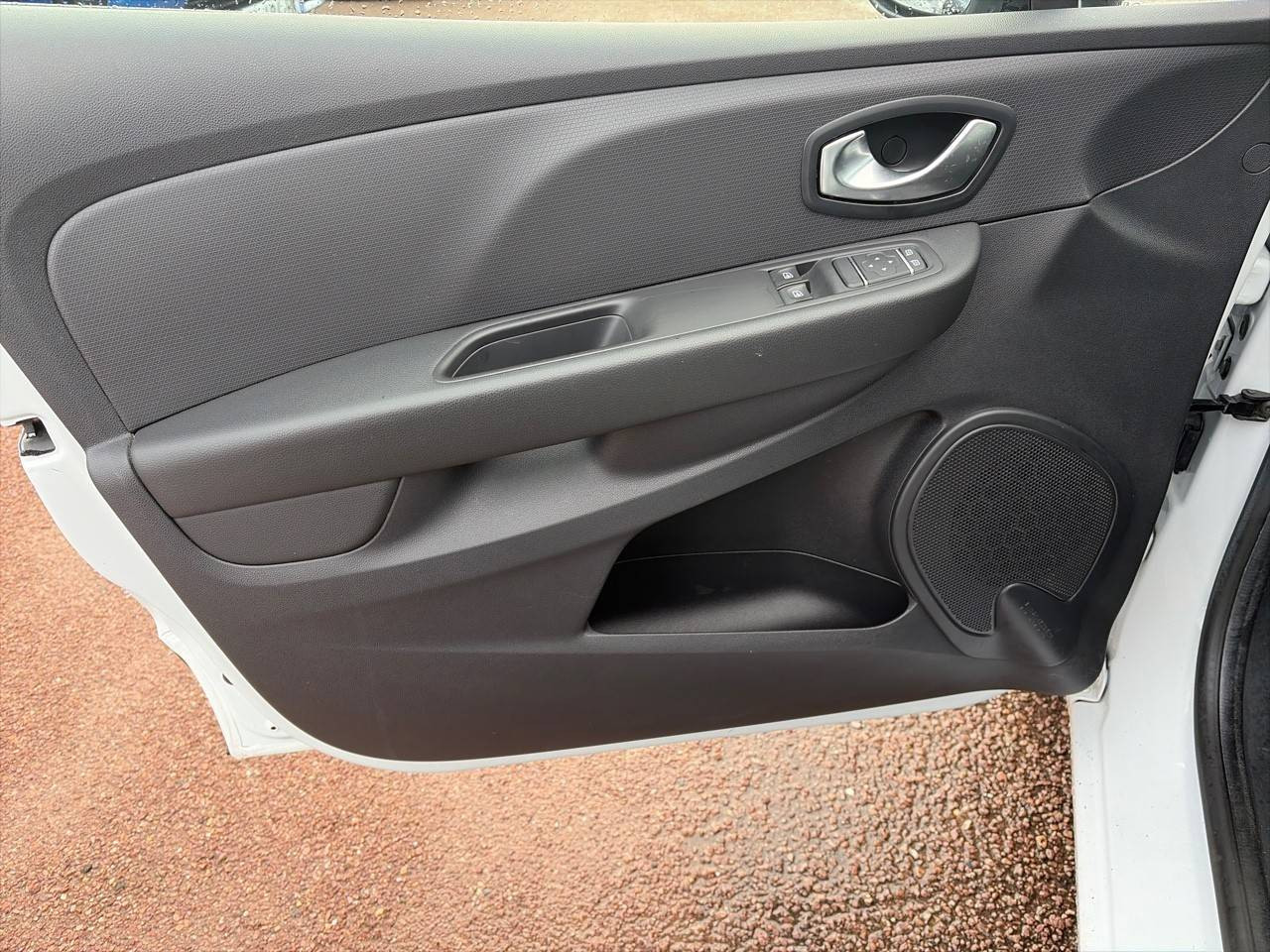 Vente en ligne Renault Clio 4 Clio 1.2 16V 75 au prix de 9 990 €