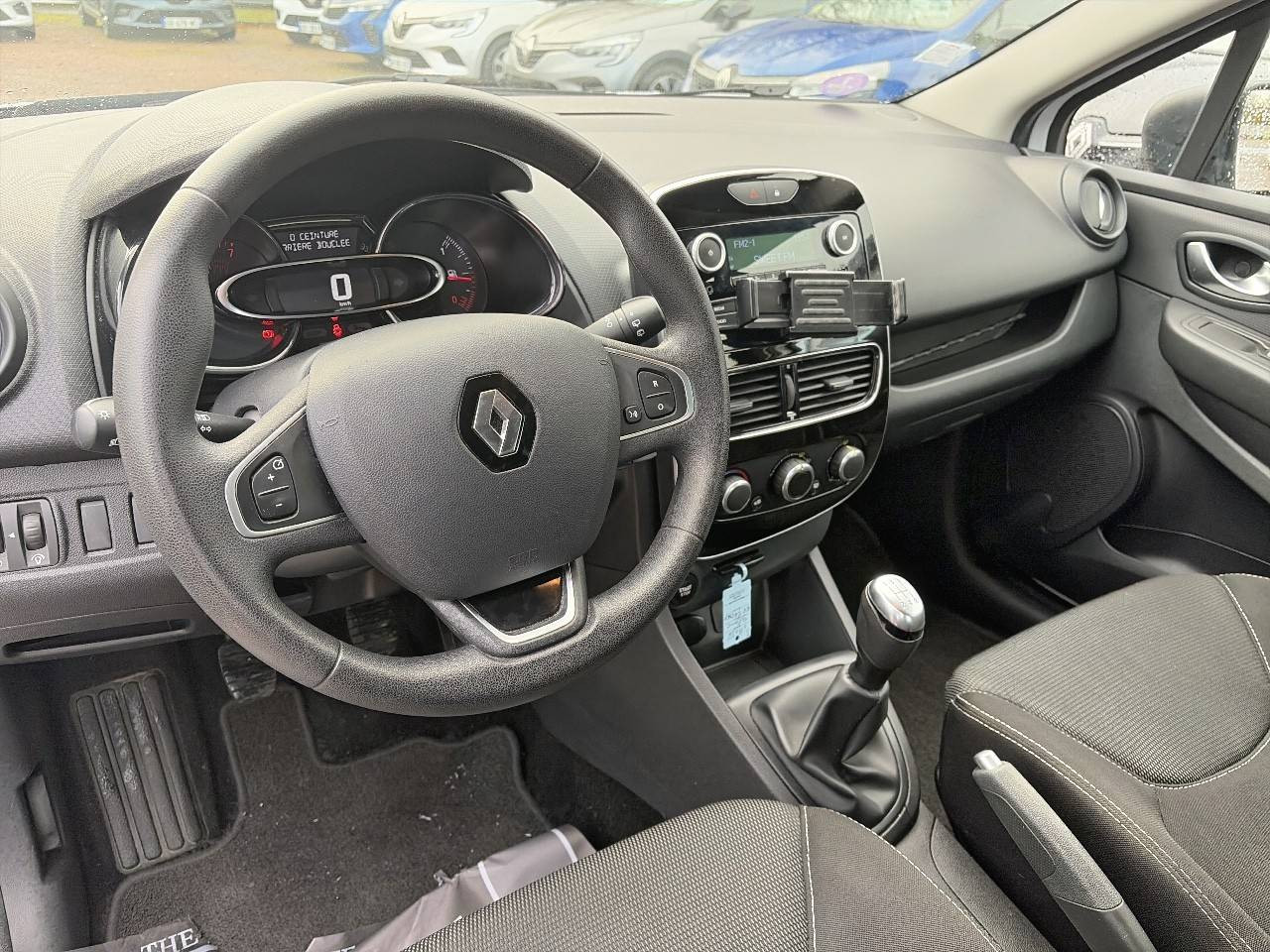 Vente en ligne Renault Clio 4 Clio 1.2 16V 75 au prix de 9 990 €