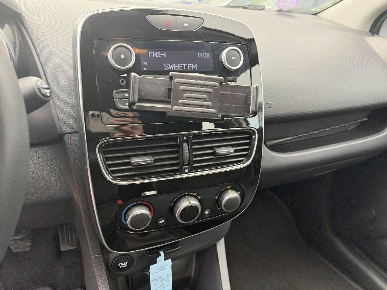 Vente en ligne Renault Clio 4 Clio 1.2 16V 75 au prix de 9 990 €