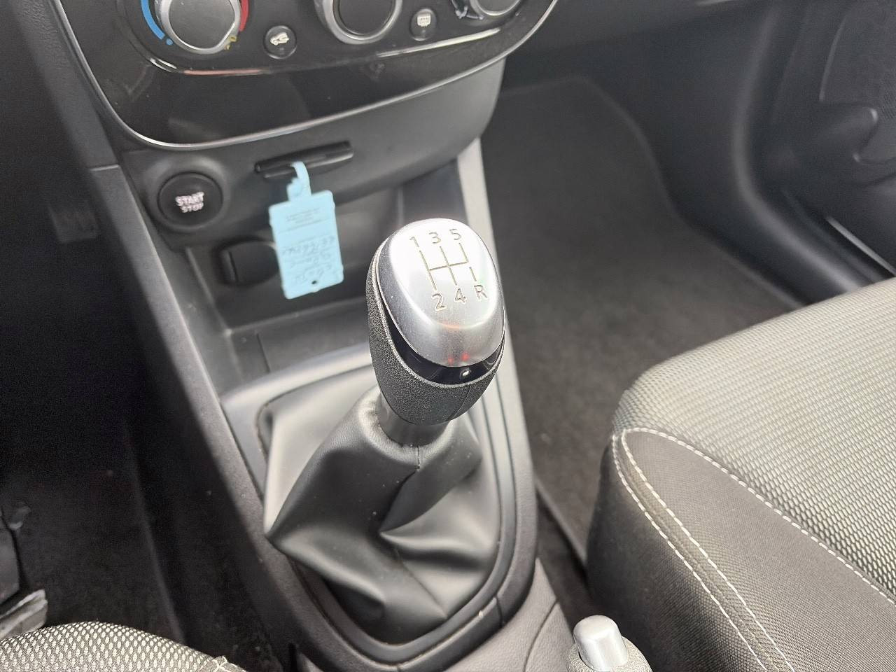 Vente en ligne Renault Clio 4 Clio 1.2 16V 75 au prix de 9 990 €