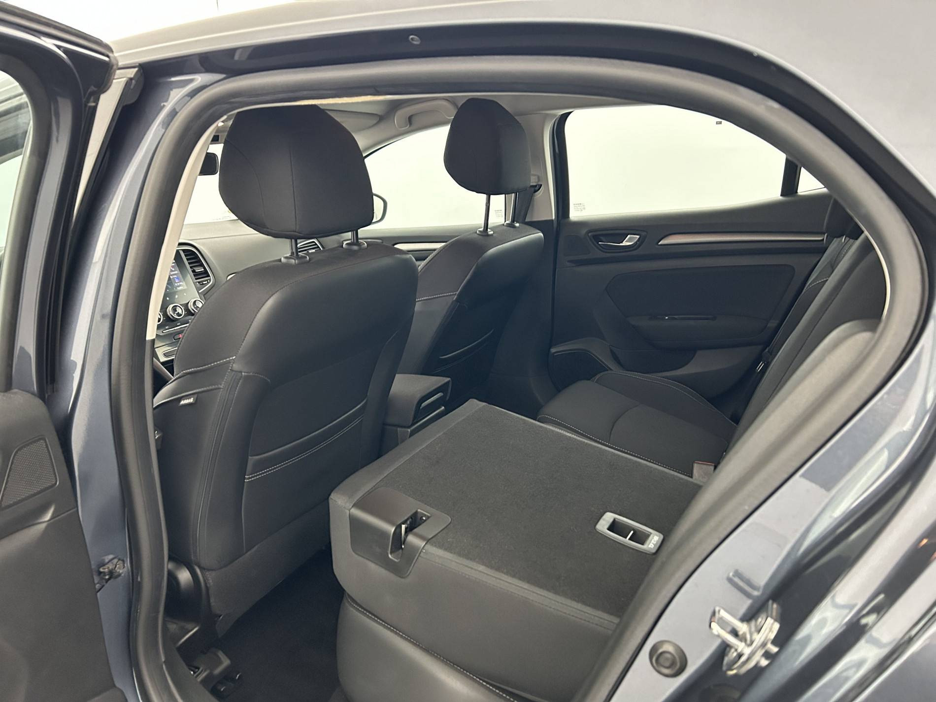 Vente en ligne Renault Megane 4 Mégane IV Berline Blue dCi 115 - 21B au prix de 15 990 €