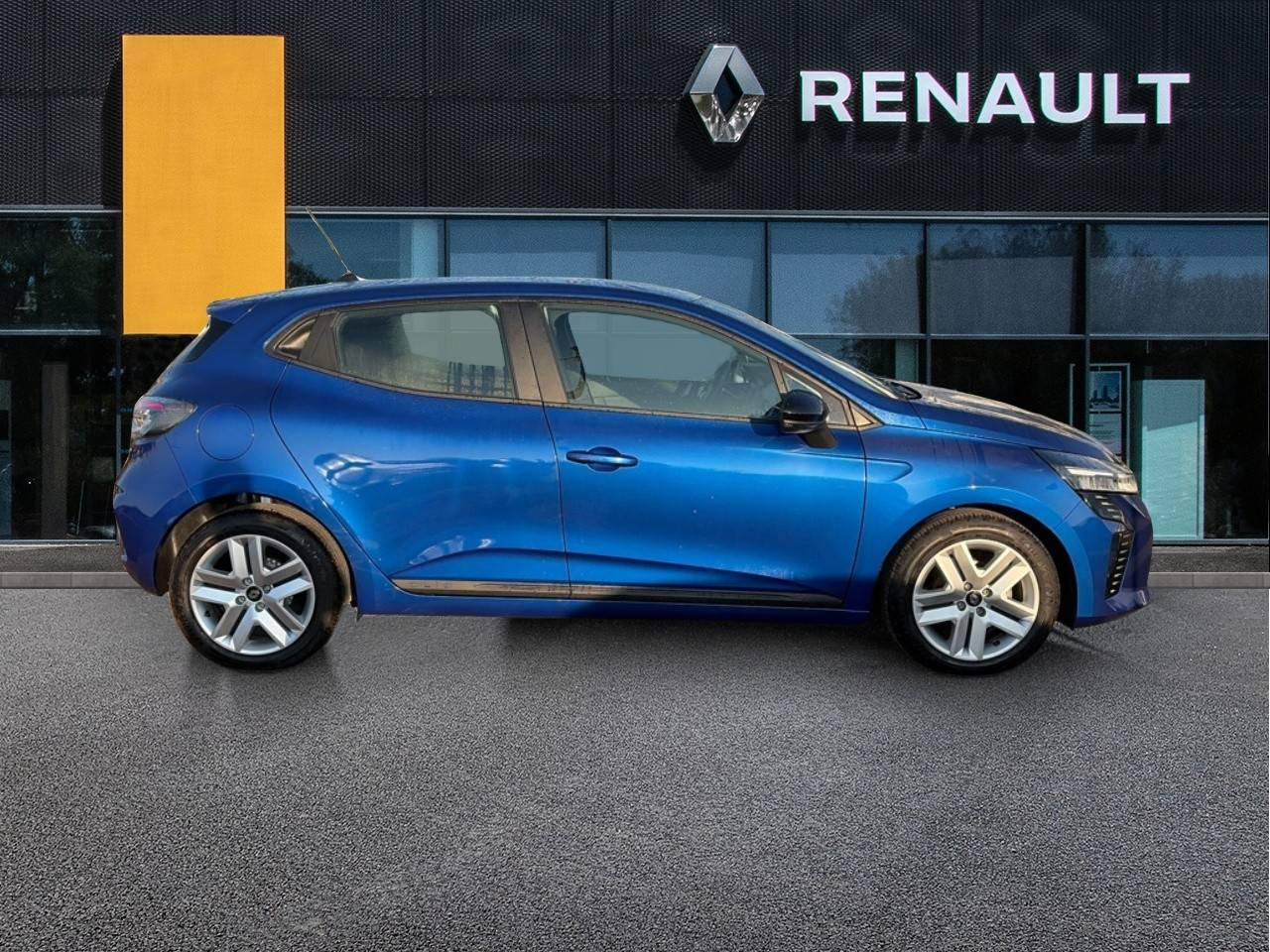 Vente en ligne Renault Clio 5 Clio TCe 90 au prix de 15 990 €