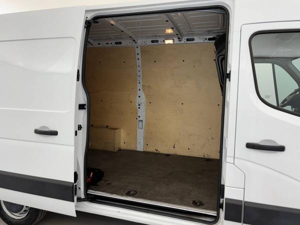 Vente en ligne Renault Master 3 Fourgon MASTER FGN TRAC F3500 L2H2 DCI 135 au prix de 21 590 €