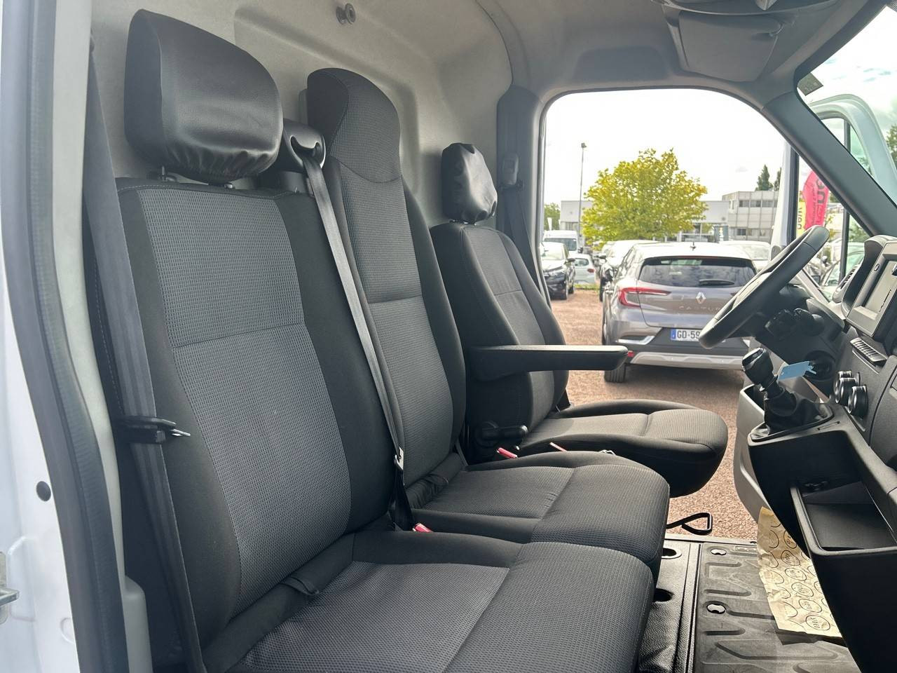 Vente en ligne Renault Master Fourgon MASTER FGN TRAC F3500 L2H2 DCI 135 au prix de 19 890 €