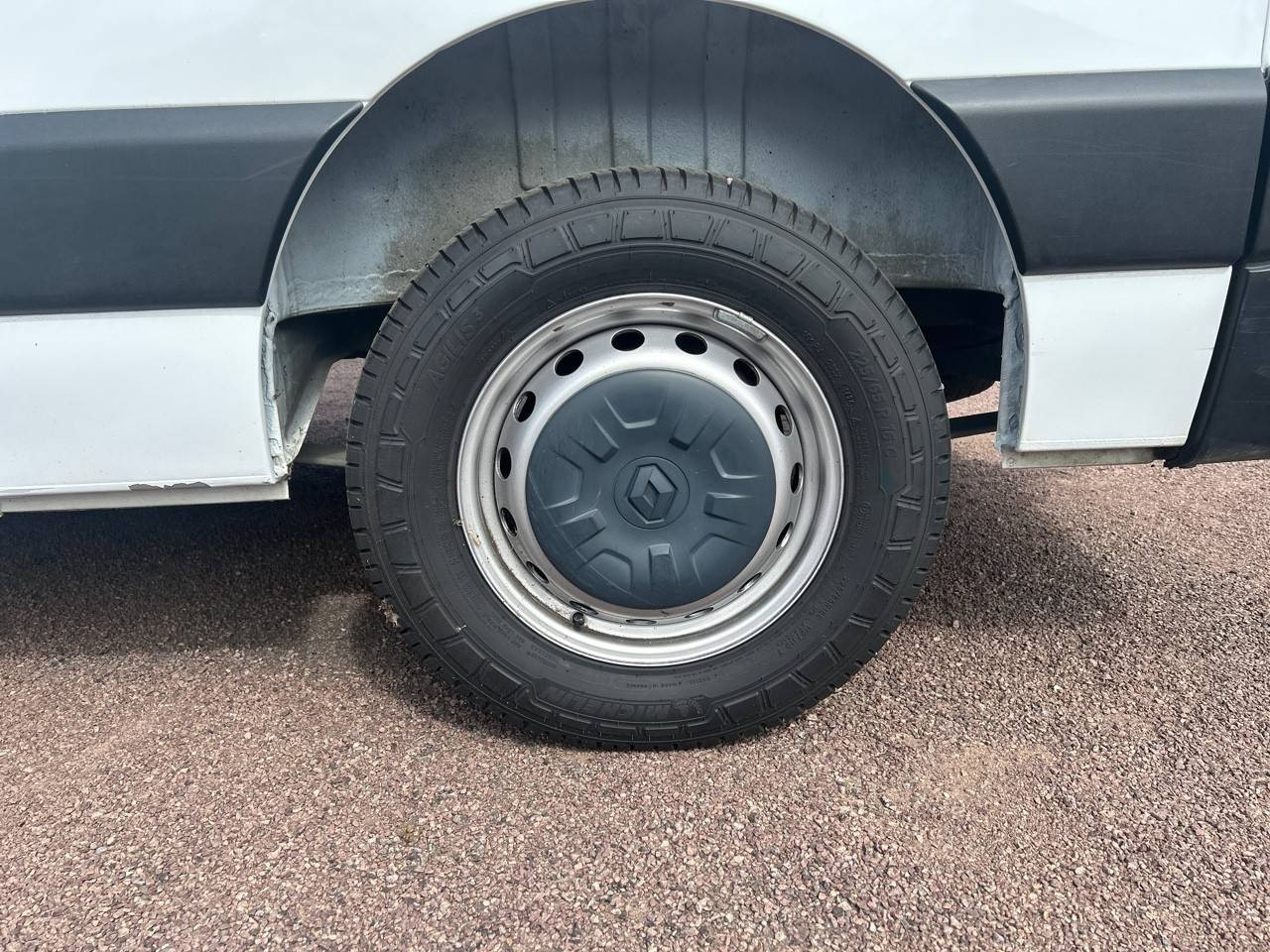 Vente en ligne Renault Master Fourgon MASTER FGN TRAC F3500 L2H2 DCI 135 au prix de 19 890 €