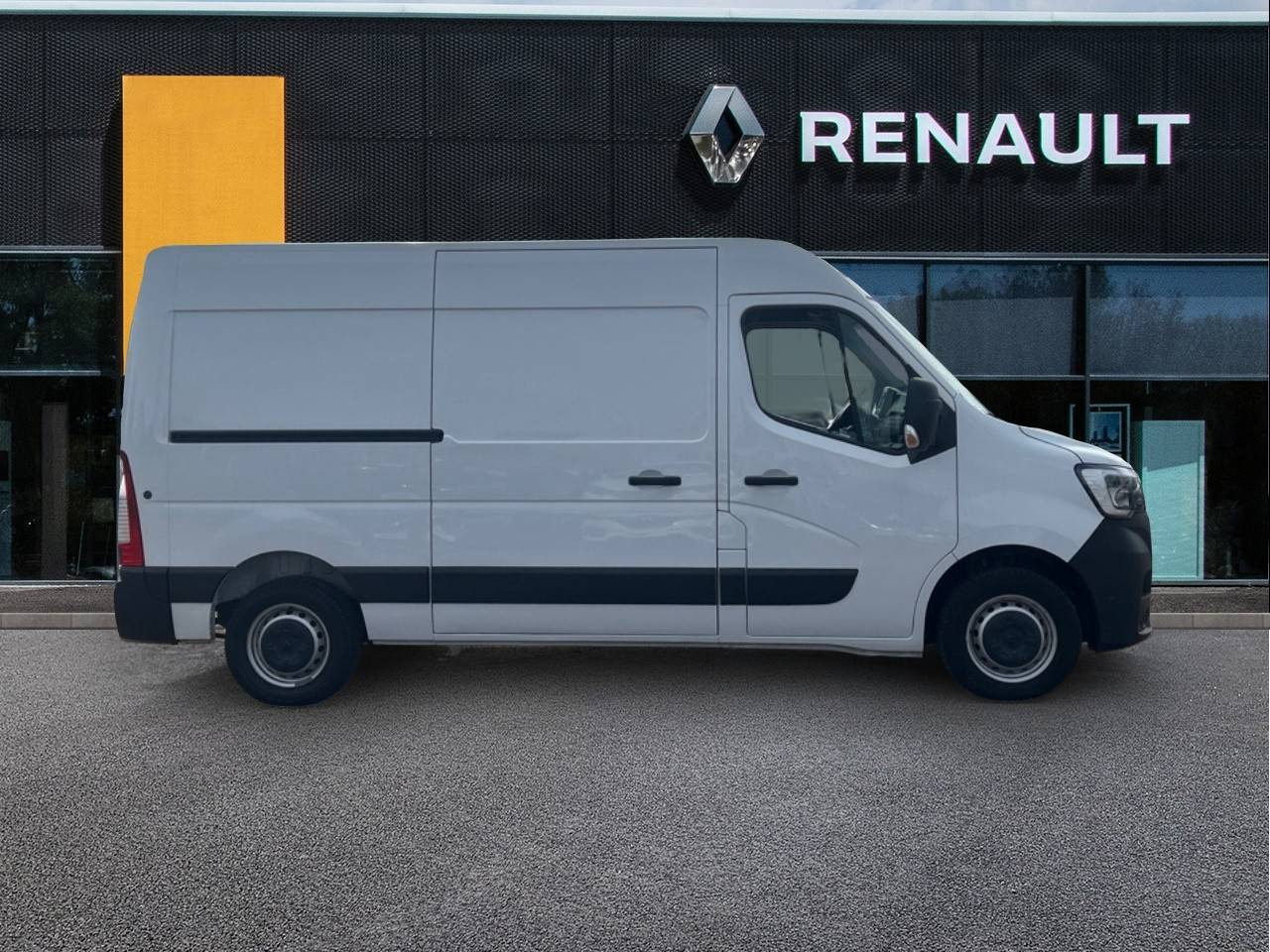 Vente en ligne Renault Master Fourgon MASTER FGN TRAC F3500 L2H2 DCI 135 au prix de 19 890 €