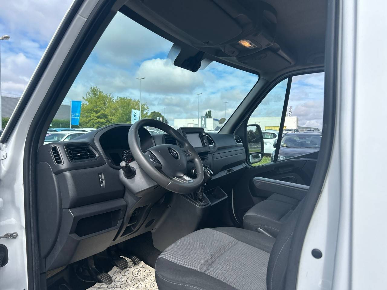 Vente en ligne Renault Master Fourgon MASTER FGN TRAC F3500 L2H2 DCI 135 au prix de 19 890 €