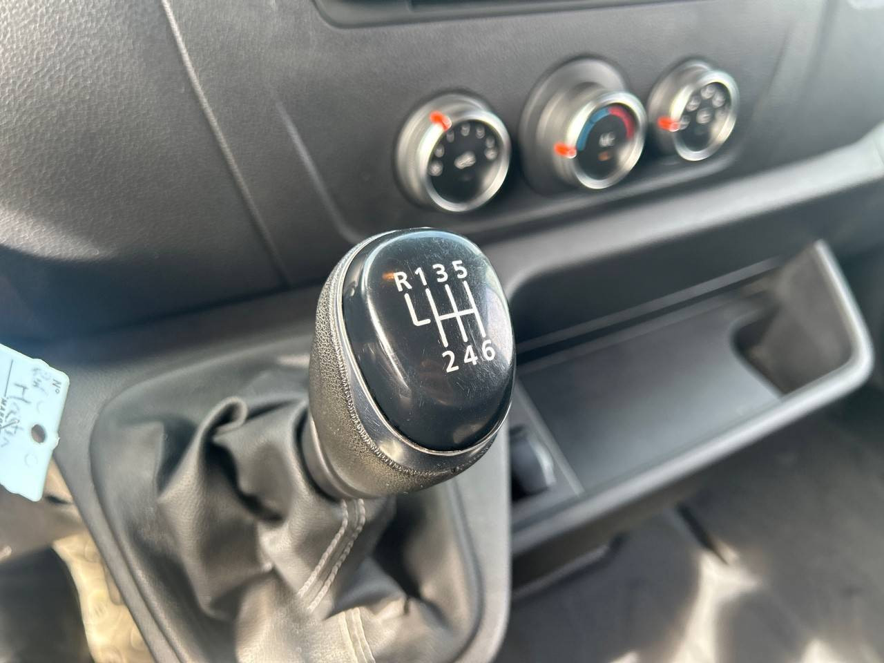 Vente en ligne Renault Master Fourgon MASTER FGN TRAC F3500 L2H2 DCI 135 au prix de 19 890 €