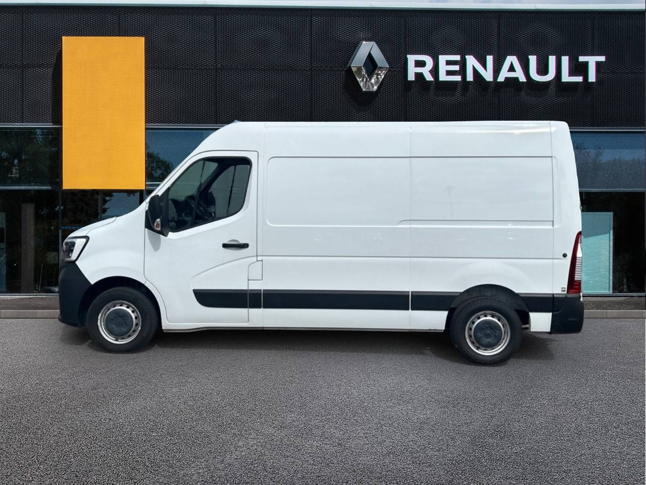 Vente en ligne Renault Master Fourgon MASTER FGN TRAC F3500 L2H2 DCI 135 au prix de 19 890 €