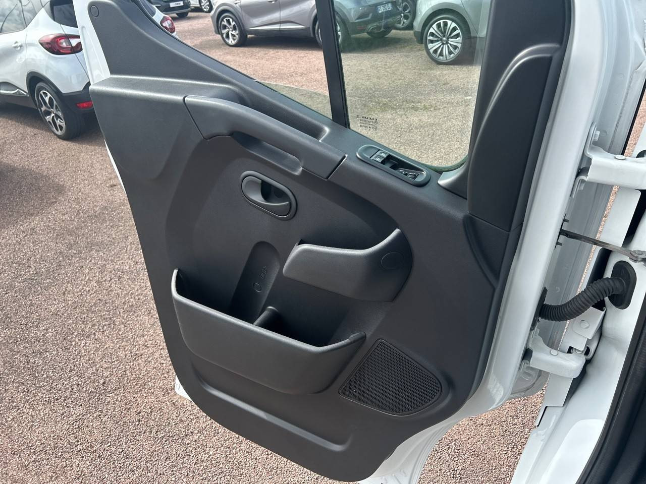 Vente en ligne Renault Master Fourgon MASTER FGN TRAC F3500 L2H2 DCI 135 au prix de 19 890 €