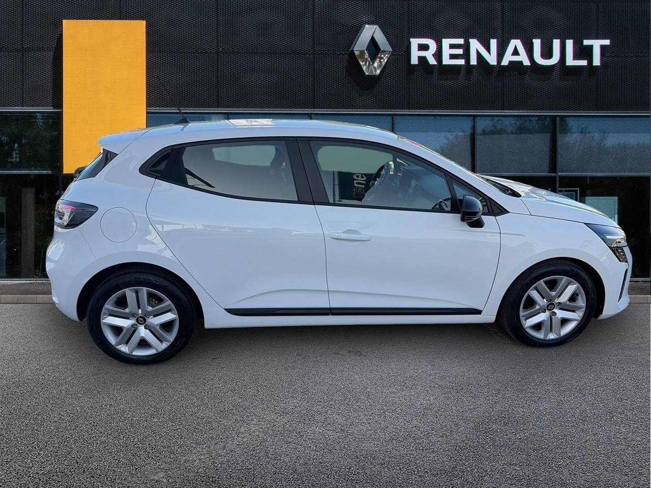 Vente en ligne Renault Clio 5 Clio TCe 90 au prix de 14 990 €