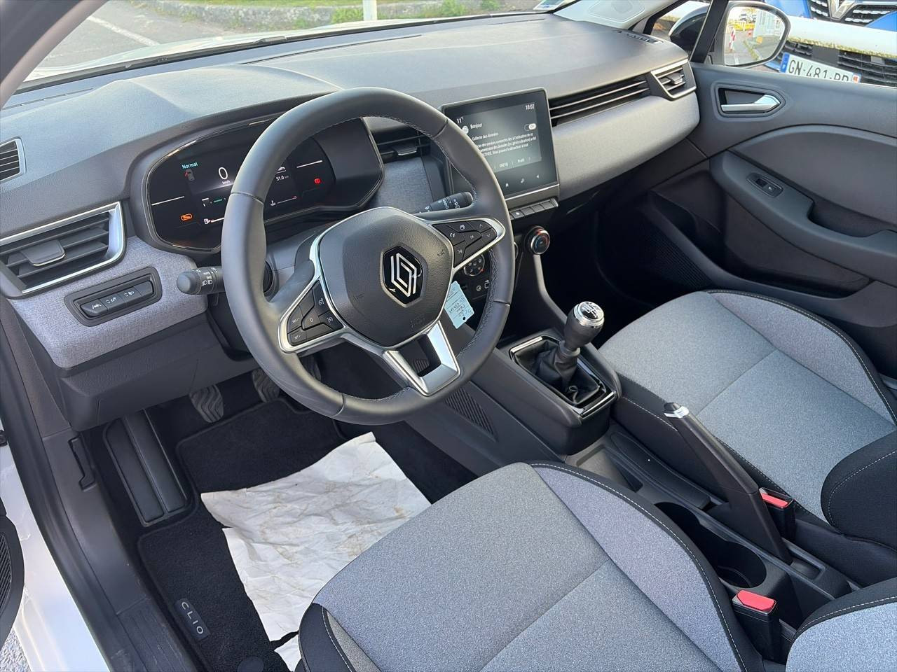 Vente en ligne Renault Clio 5 Clio TCe 90 au prix de 14 990 €