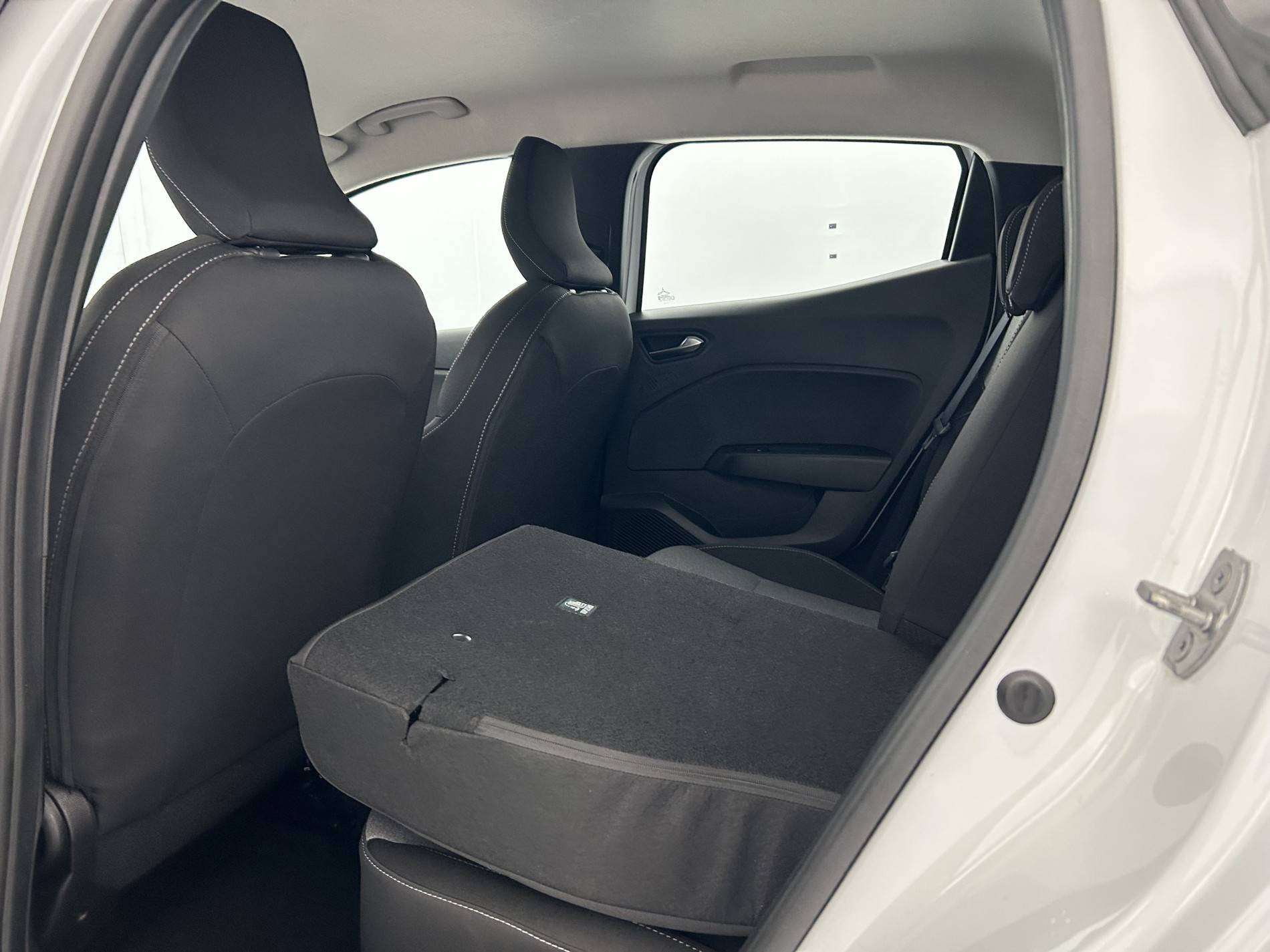 Vente en ligne Renault Clio 5 Clio E-Tech full hybrid 145 ch GSR2 au prix de 19 990 €