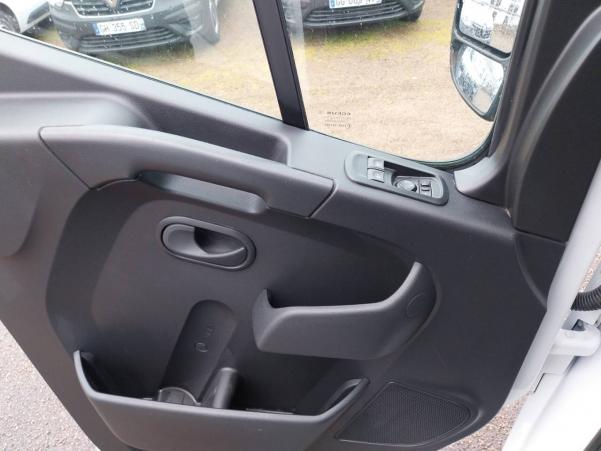 Vente en ligne Renault Master 3 Fourgon MASTER FGN TRAC F3300 L2H2 BLUE DCI 135 au prix de 27 900 €