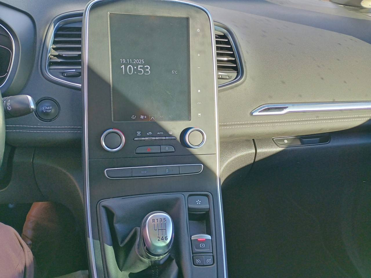 Vente en ligne Renault Scenic 4 Scenic Blue dCi 120 au prix de 15 990 €