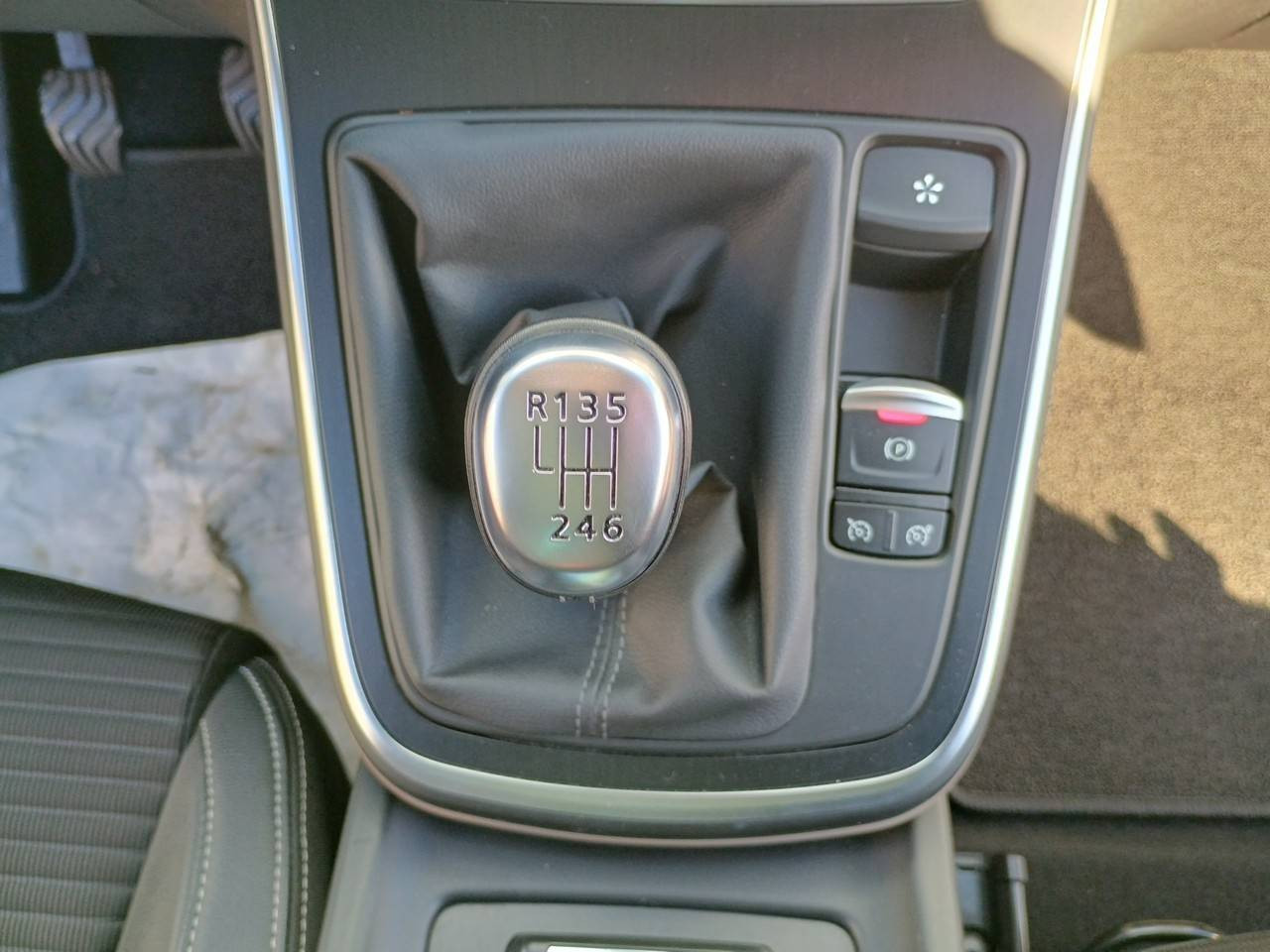 Vente en ligne Renault Scenic 4 Scenic Blue dCi 120 au prix de 15 990 €