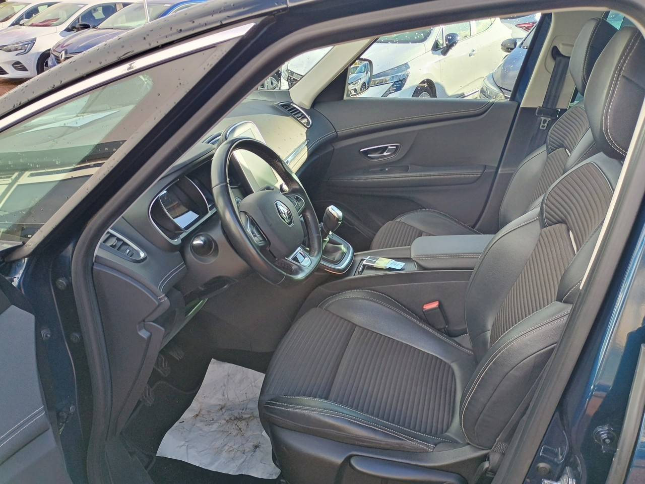 Vente en ligne Renault Scenic 4 Scenic Blue dCi 120 au prix de 15 990 €