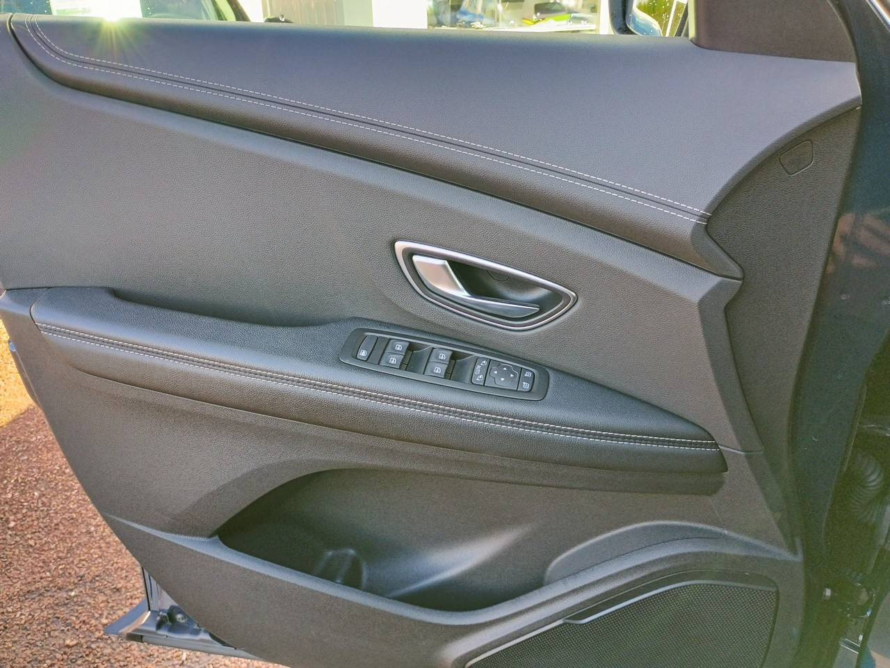 Vente en ligne Renault Scenic 4 Scenic Blue dCi 120 au prix de 15 990 €