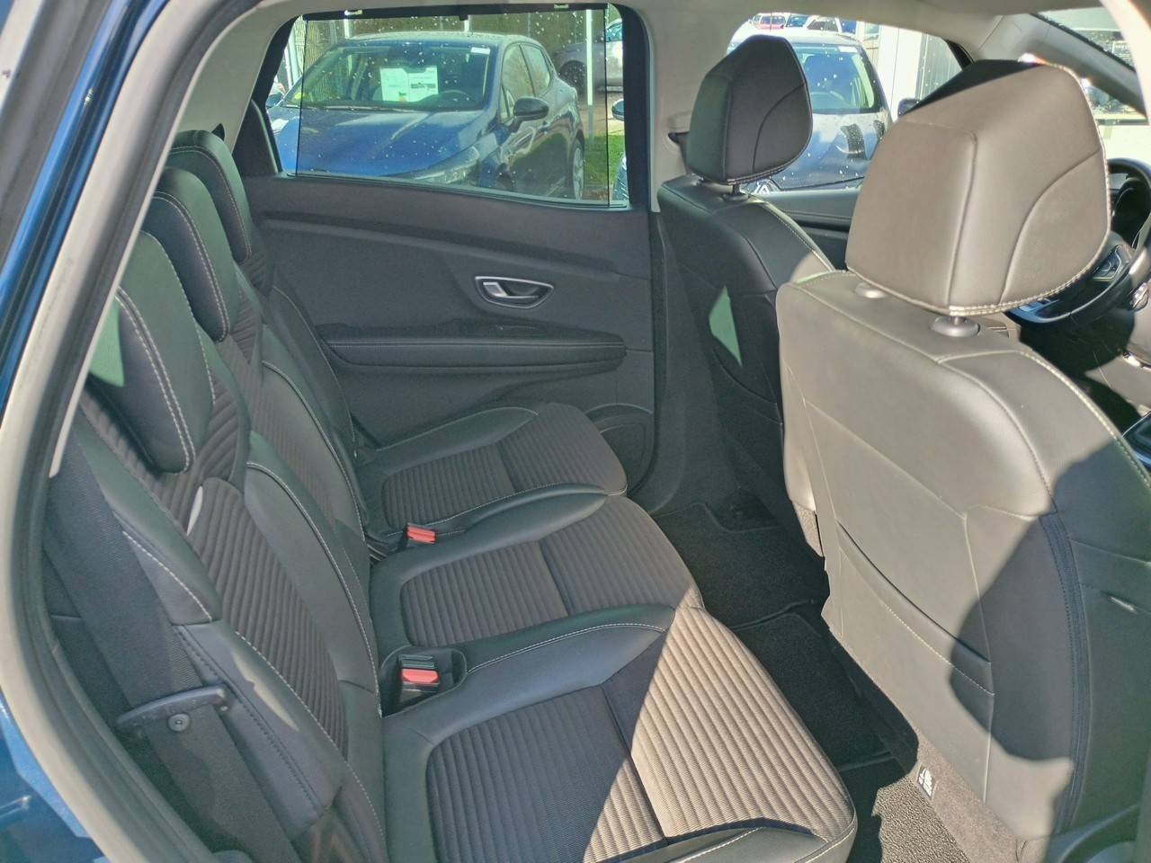 Vente en ligne Renault Scenic 4 Scenic Blue dCi 120 au prix de 15 990 €