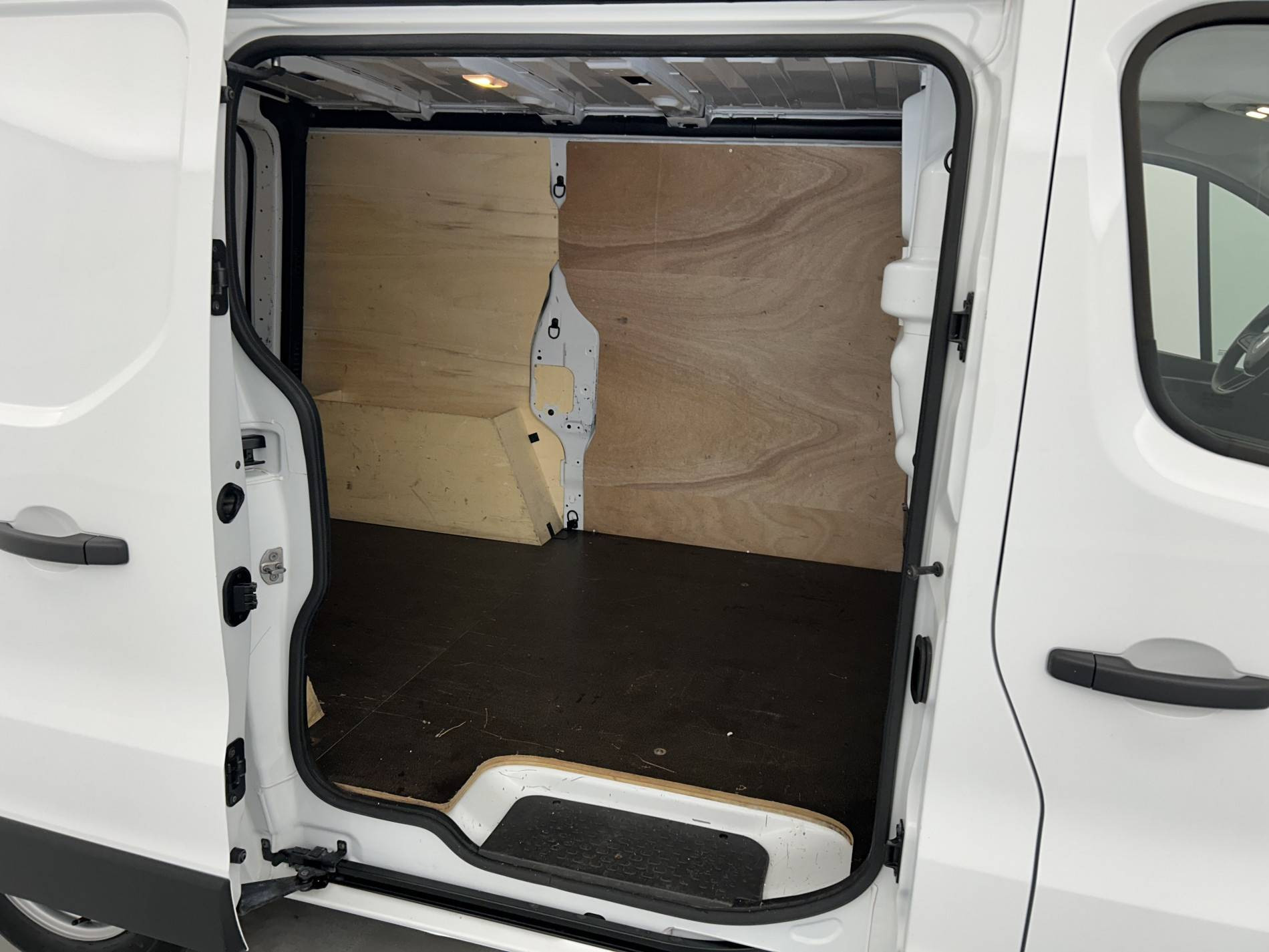 Vente en ligne Renault Trafic 3 Fourgon TRAFIC FGN L1H1 3000 KG BLUE DCI 130 au prix de 24 990 €