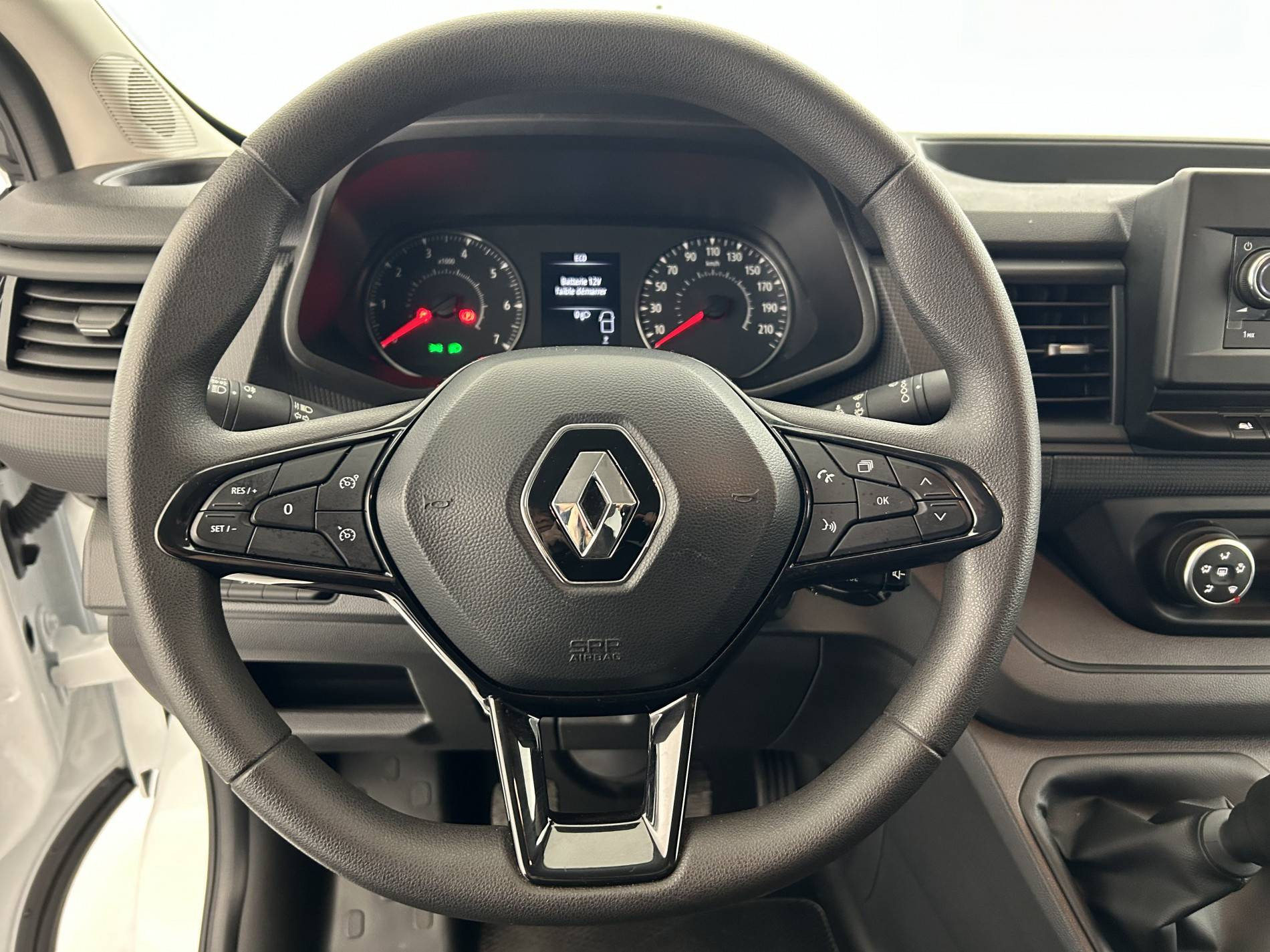 Vente en ligne Renault Trafic 3 Fourgon TRAFIC FGN L1H1 3000 KG BLUE DCI 130 au prix de 24 990 €