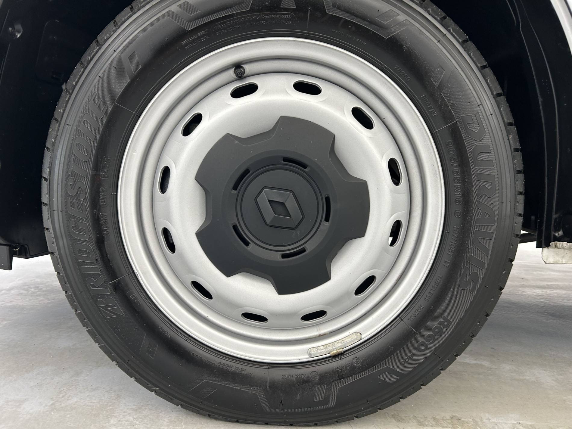 Vente en ligne Renault Trafic 3 Fourgon TRAFIC FGN L1H1 3000 KG BLUE DCI 130 au prix de 24 990 €