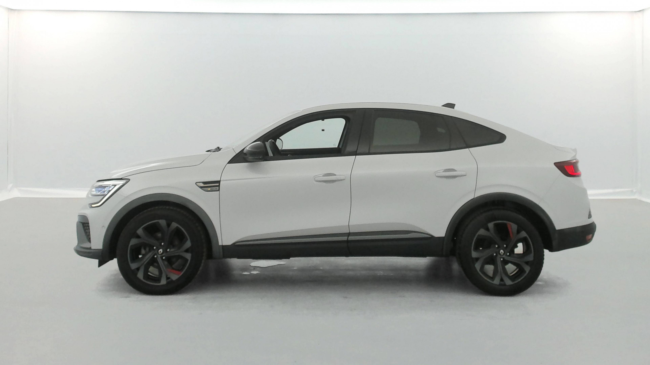 Vente en ligne Renault Arkana  E-Tech 145 - 21B au prix de 21 490 €