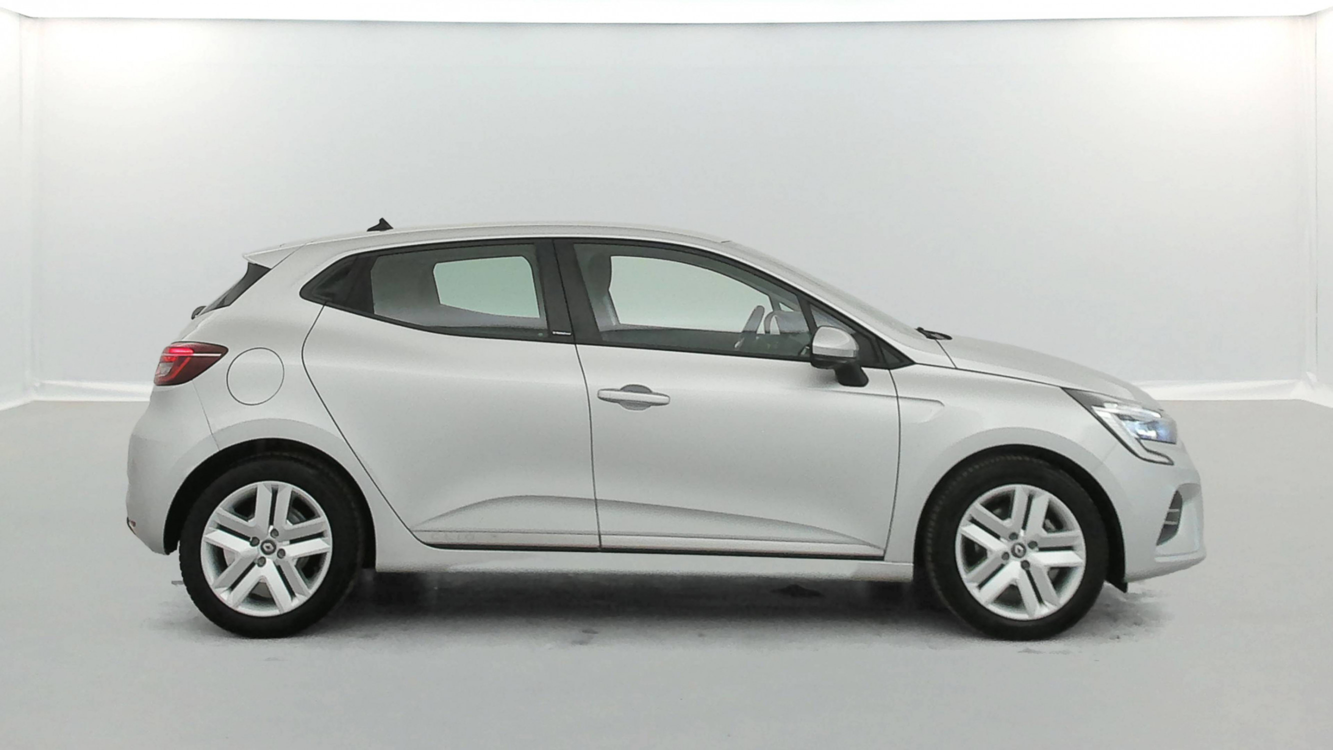 Vente en ligne Renault Clio 5 Clio E-Tech 140 - 21 au prix de 13 790 €